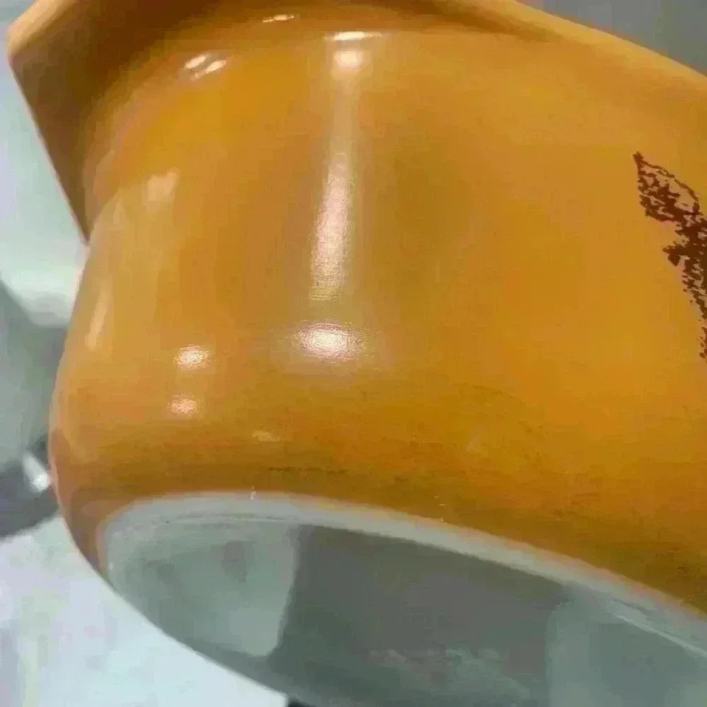 Pyrex Vintage serving bowl with Lid